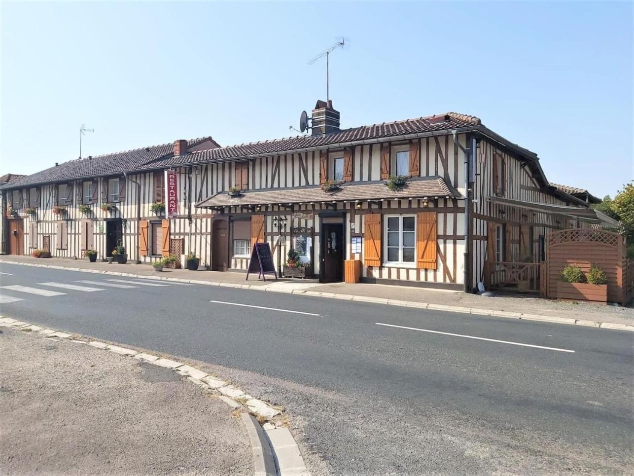La Petite Auberge Chatelraould-Saint-Louvent 외부 사진